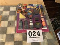 New Halloween make up complete kit