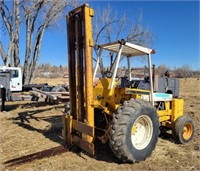 International 130 Fork Lift