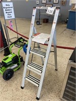 EMPOWER 4 STEP LIGHTWEIGHT ALUMINUM LADDER