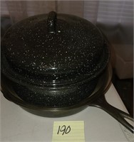 Cast iron skillet, pie plate & covered roaster