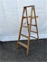 5ft Wooden Step Ladder