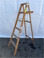 Wooden 6 ft Step Ladder