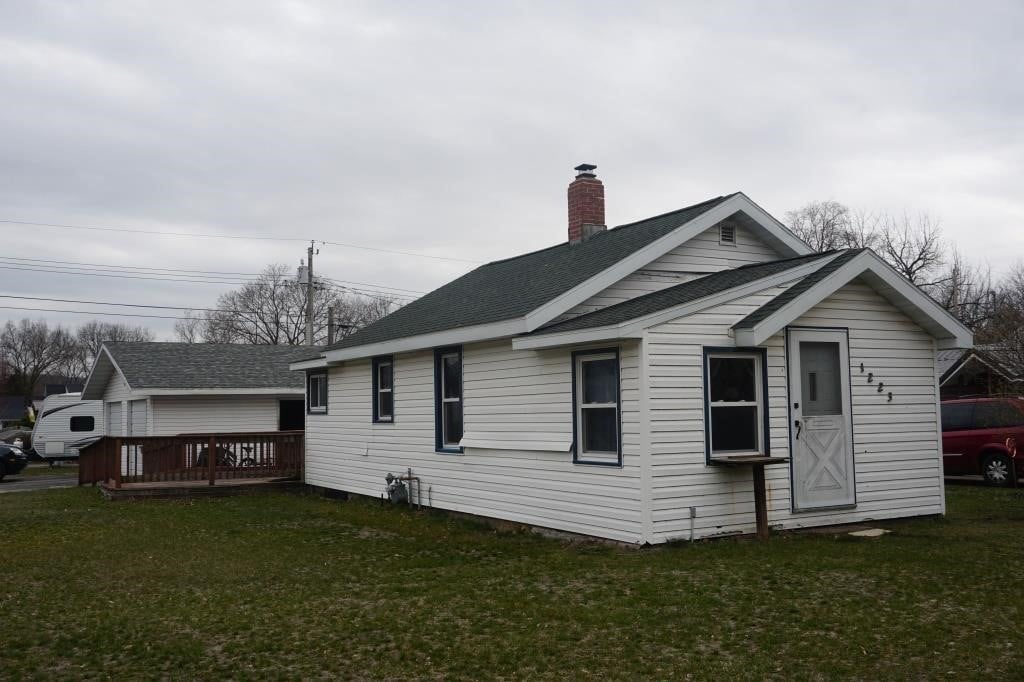 1223 S 7th St, Prairie Du Chien, WI 53821