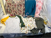 6 SIZE S SHIRTS, GREEN BAY, HOLLISTER & OTHER