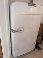 GENERAL MOTORS ANTIQUE REFRIGERATOR WORKING