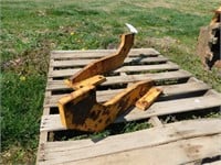 PAIR OF JD 350 LOADER REAR BRACKETS