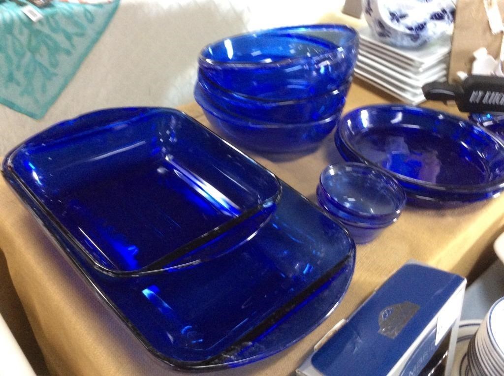 Nine piece cobalt blue Pyrex dish ware