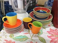 24 piece colorful dishware