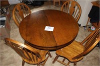 42" Round Kitchen Table w 4 Chairs and Slats