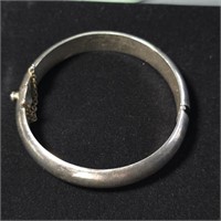 34g   ( 0 inches)Sterling Silver  Bangle