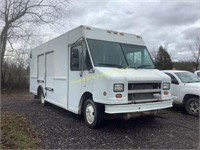 2000 FREIGHTLINER MT45 CHASSIS W/ UTILIMASTER VAN