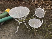 D1 outdoor metal (1) bistro chair and (1) table