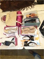 LADIES SHOES SIZE 8.5 AND PURSES