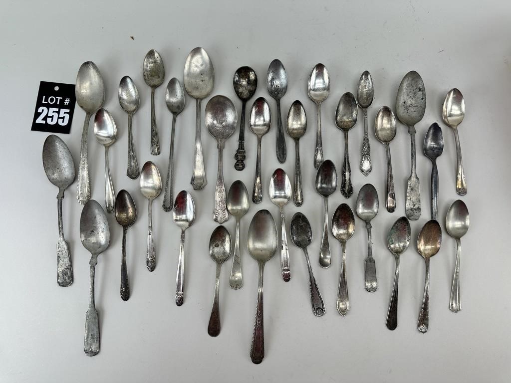 Silverware Assortment (34)