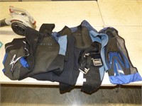 4 ASSORTED WET SUITS WITH WEIGHTS & 1 SET FLIPPERS