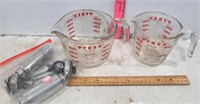 ( 2 ) Pyrex Measuring Cups 4 cup, & 2 cup & cake