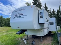 2004 32CG FOUR WINDS 32' 5TH WHEEL HOLIDAY TRAILER