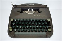 SMITH-CORONA 'SKYRITER' PORTABLE TYPEWRITER