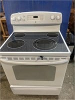 Nice clean 30" GE electric stove comes with