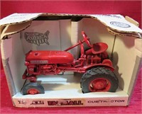 Ertl Farmall Cub Tractor 1959-63 Diecast 1:16 Box
