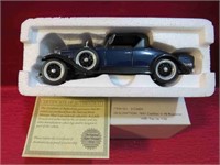 1931 Cadillac V-16 Roadster 1:32 Diecast Car COA