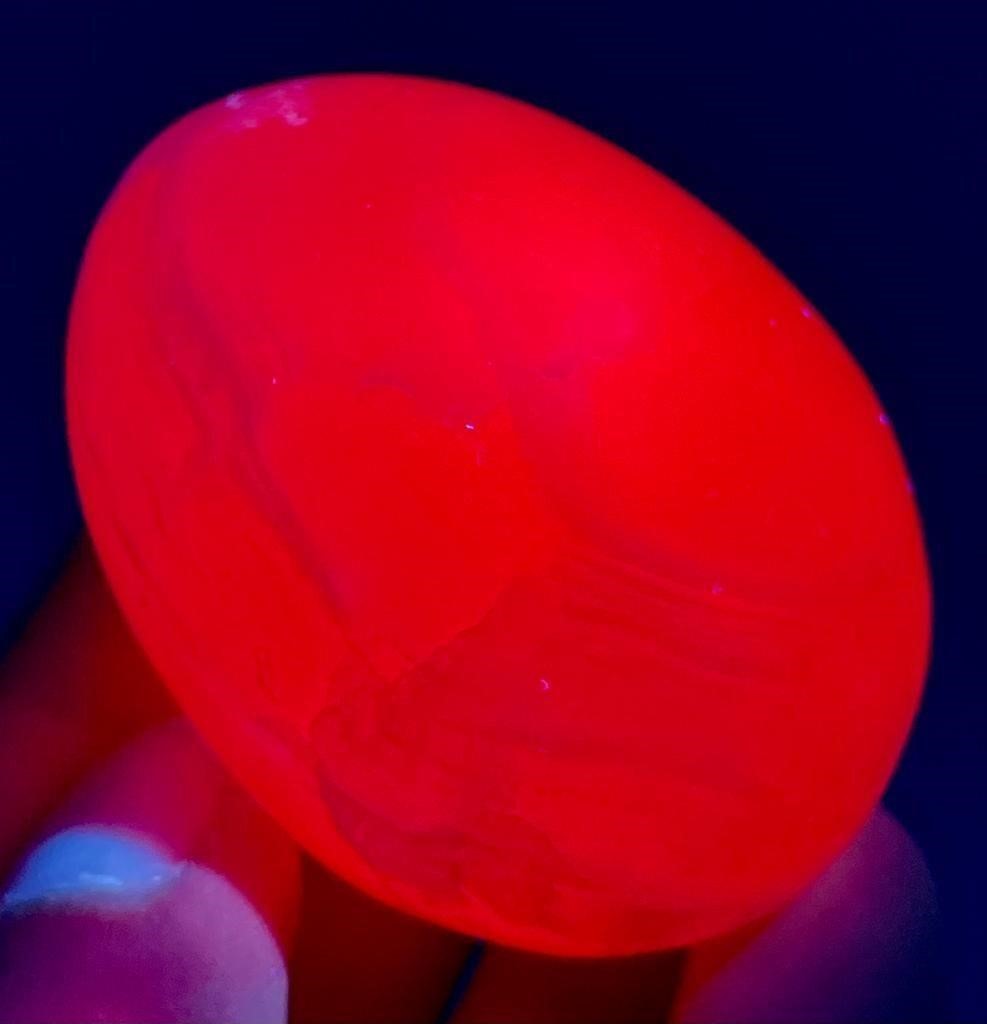 96 Gm Top Quality Fluorescent  Calcite Egg