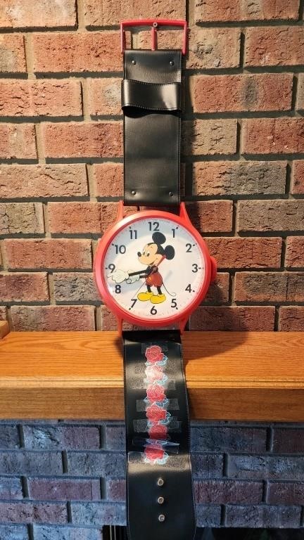 35" Welby by Elgin Disney Mickey Mouse Watch clock