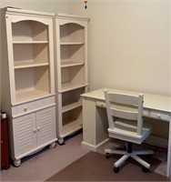 DESK W/CHAIR AND 2 BOOKCASES