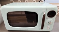 J - THE CLASSIC ZERON MICROWAVE OVEN (K20)