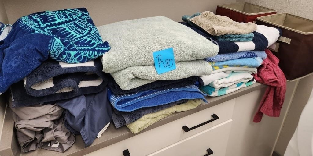 J - MIXED LOT OF BATH LINENS (R20)