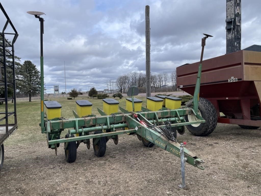 John Deere 7200 6 Row Corn Planter