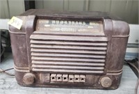 Vintage Coronado Standard Broadcast tube radio,