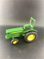 John Deere die cast toy tractor in excellent condi