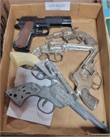 FLAT OF 5 TOY GUNS