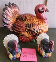 T - TURKEY SOUP TUREEN & F&P SHAKERS (G36)