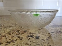 Glass berry bowl