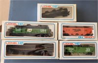 T - LIONEL HO TRAIN CARS AND TRACK PIECES