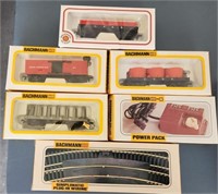 T - BACHMAN TRAIN CARS AND TRACK PIECES