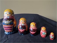 Set of 4 Matryoshka Nesting Dolls
