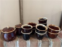 Hull Custard Cups with Condiment Jars, etc.
