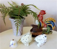Q - ROOSTER, FIGURINES, BELL & FAUX FERN (L18)