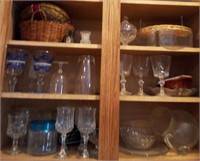 Q - MIXED LOT OF GLASSWARE, BASKETS (K63)