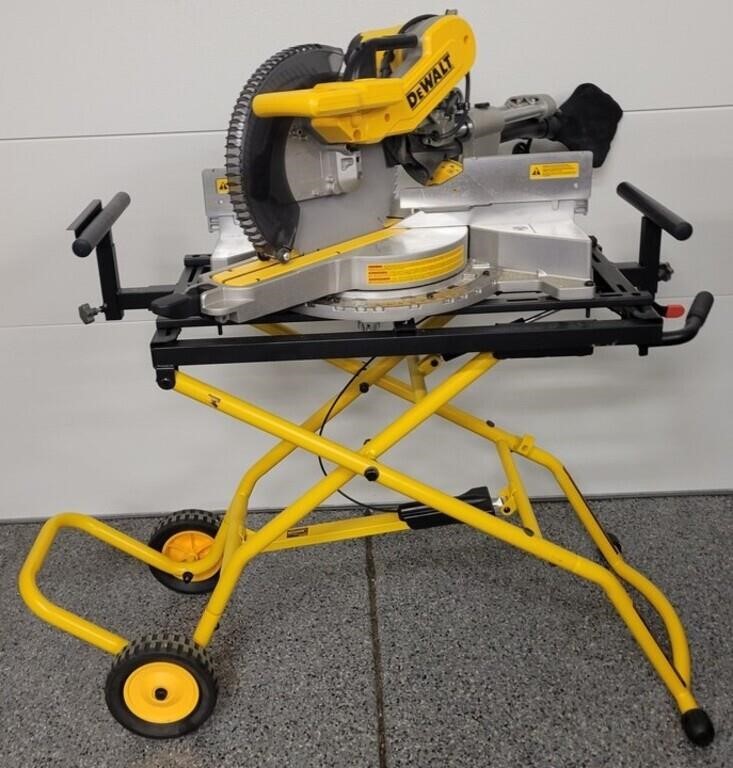 J - DeWALT POWER SAW & WORK TABKE (G12)