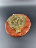Desktop compass/sextant unit