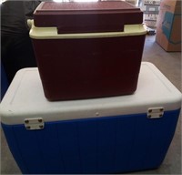 Q - LOT OF 2 COOLERS & INSULATED BAGS (G25)