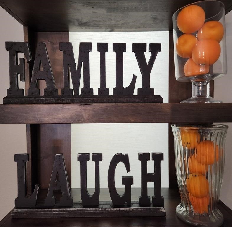 J - FAMILY & LAUGH DECOR, GLASS VASES (L3)