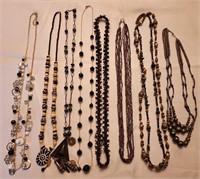 Q - LOT OF COSTUME JEWELRY NECKLACES (J1)