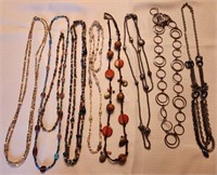 Q - LOT OF COSTUME JEWELRY NECKLACES (J2)