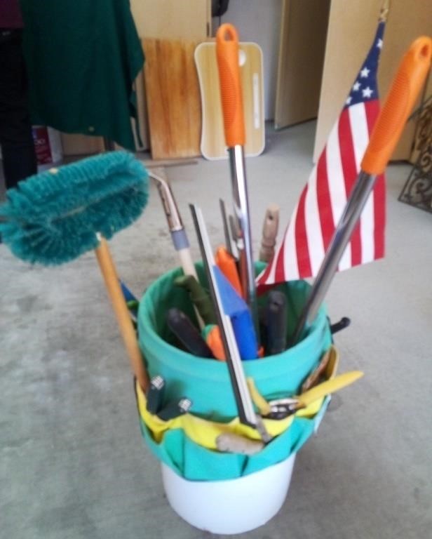 Q - FLAG, MOPS & BRUSHES, BUCKET & ORGANIZER (G53)