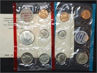 1969 US Double Mint Set w/ Silver Kennedy Half